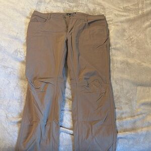 Men’s Under Armour UA Brown Khaki Pants size 38